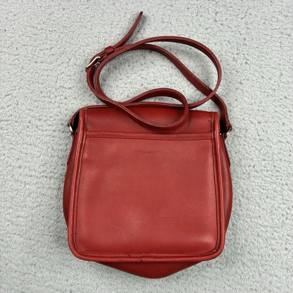 Vintage Coach Companion Flap 9076 Red Glovetanned Leather Crossbody USA